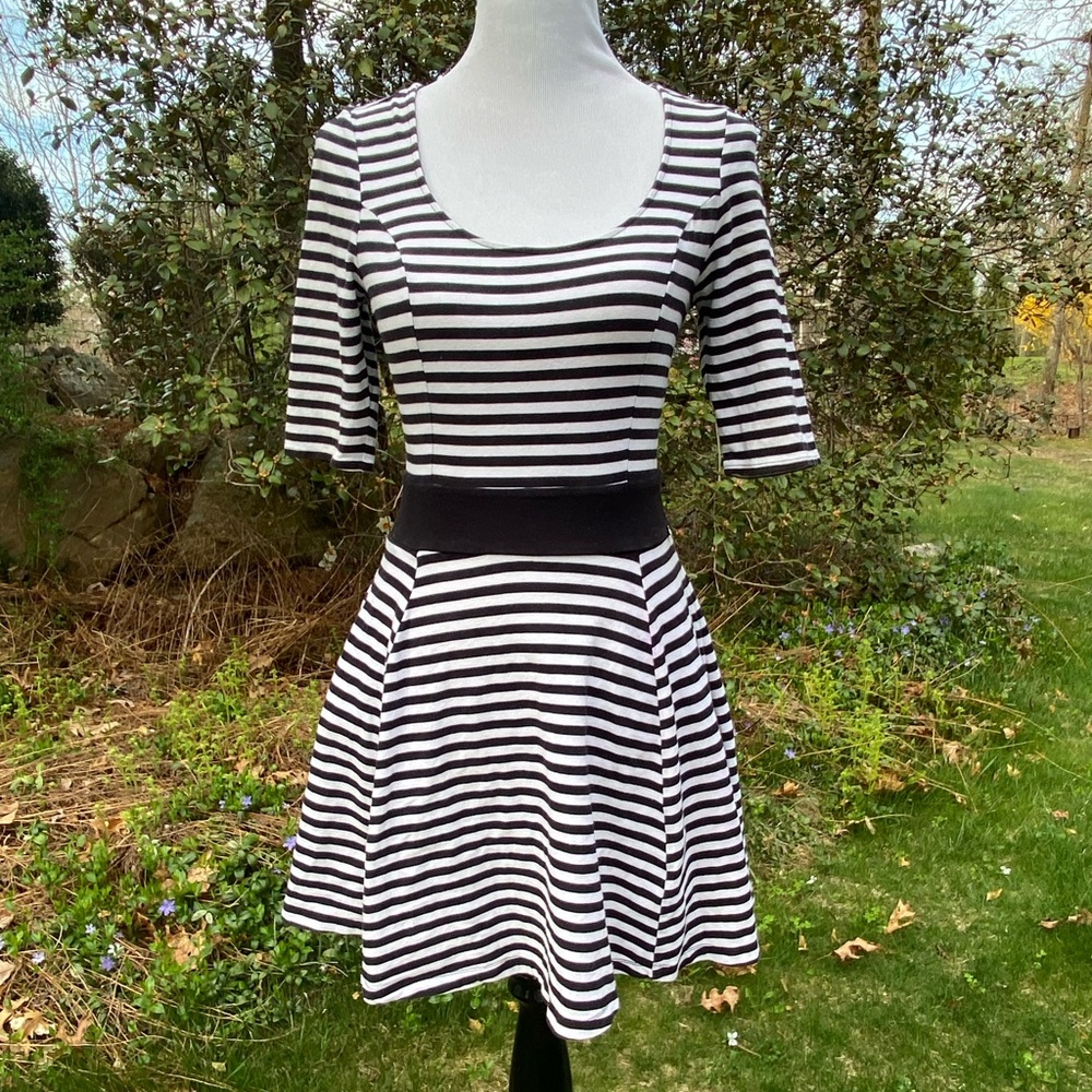 Guess Black and White Striped Dress Cutouts and Pockets Size M